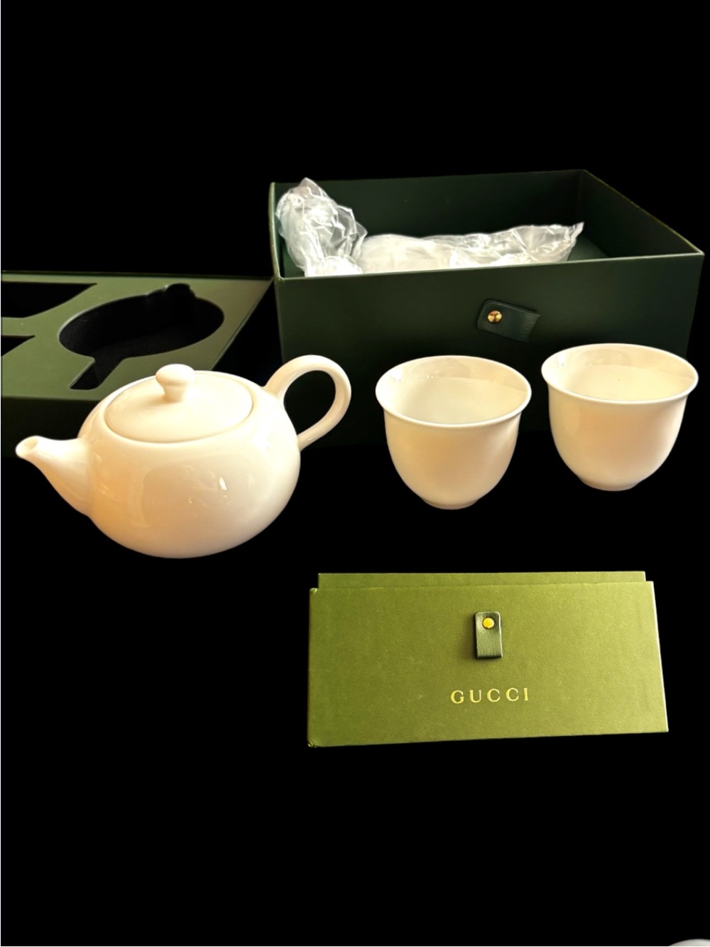 Gucci White Porcelain Tea Set with 1 teapot and 2 cups, in box. Exclusive gift